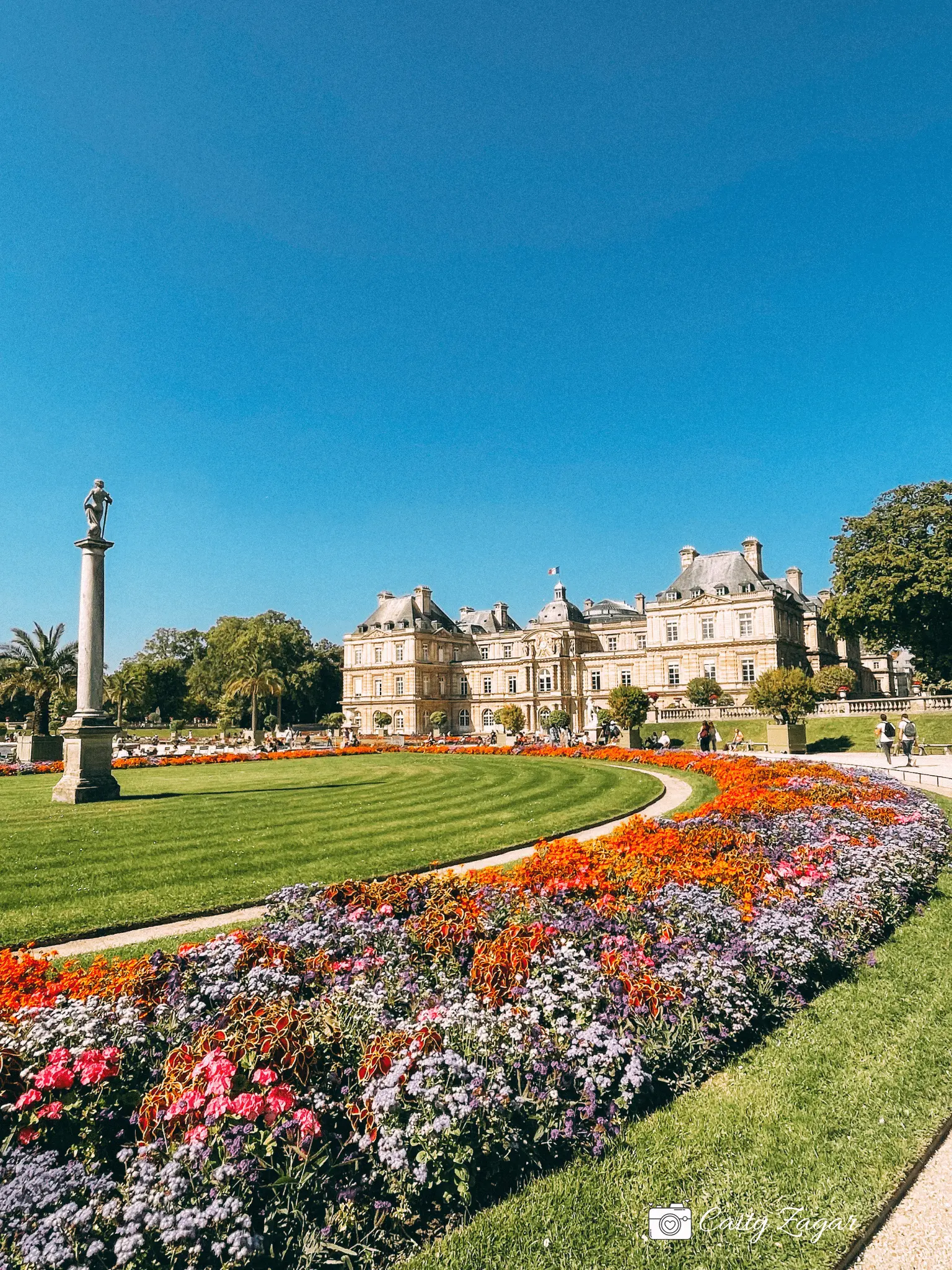 rows of flowers with the Luxembourg Palace in the background - a beautiful summer day in the Luxembourg Gardens